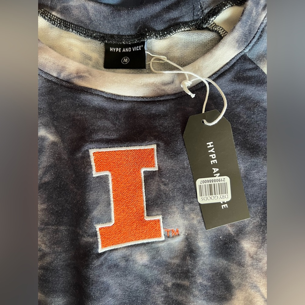 NWT- Women’s Illinois long sleeve super soft crop tee- Blue and Orange